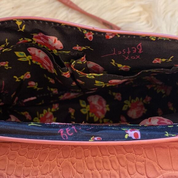 NWT Betsey Johnson Dark Blush Snake Embossed Floral Saddle Bag | Crossbody Bag - Picture 16 of 17